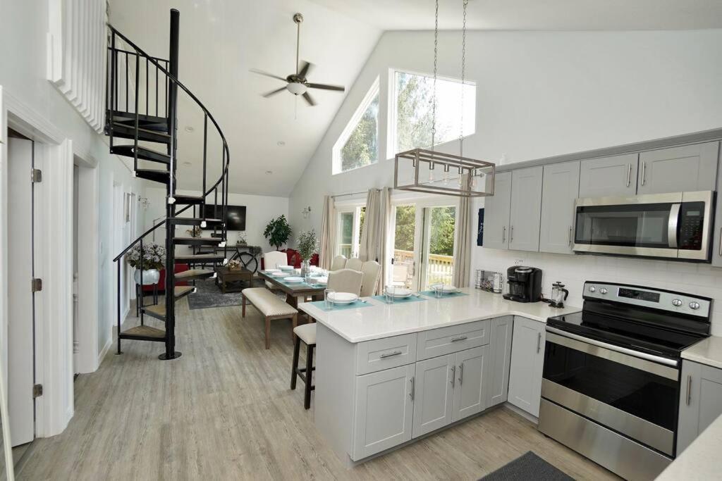 Chalet A Gorgeous Home, 5br-2bt, Perfect For Your Family!