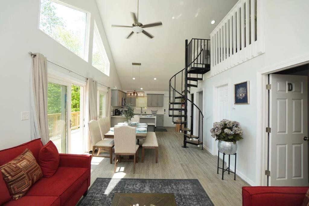 A Gorgeous Home, 5br-2bt, Perfect For Your Family! Chalet