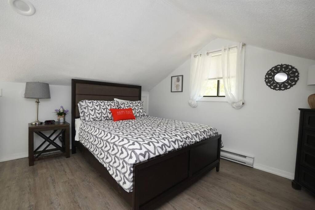 Chalet A Gorgeous Home, 5br-2bt, Perfect For Your Family! *